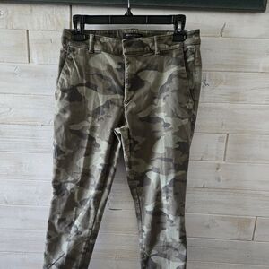 Banana Republic Flat Frint Pants Camo